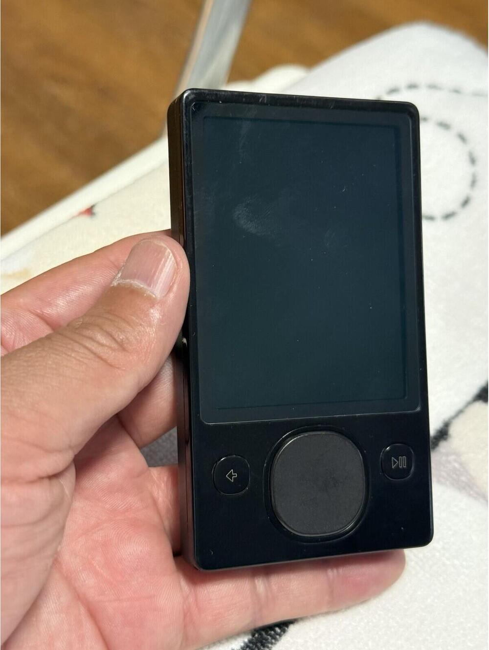 Microsoft Zune 1376 120GB Black MP3 Player - Untested